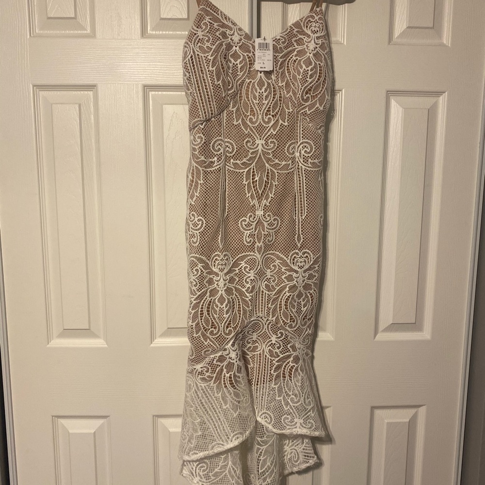 Never worn! White lace Windsor dress